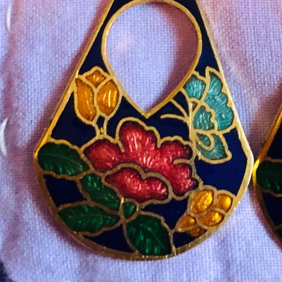 Vintage Earrings, Flower Basket Butterfly, Garden - Picture 2 of 11